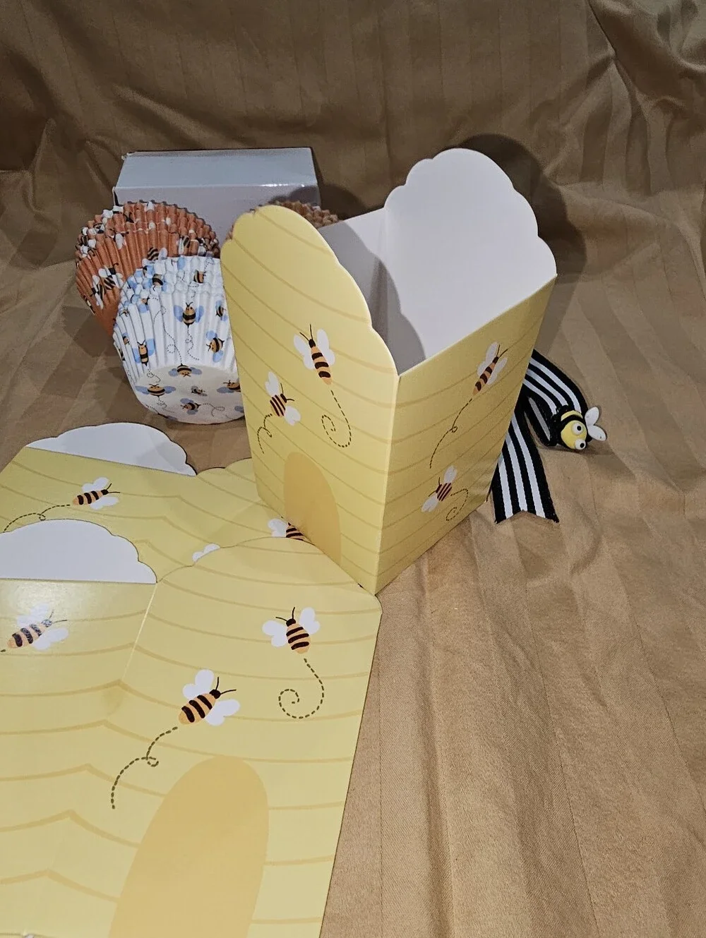 Bee Themed Yellow Cupcake Liners, 7 Treat Cups, Black &White Ribbon With Bees
